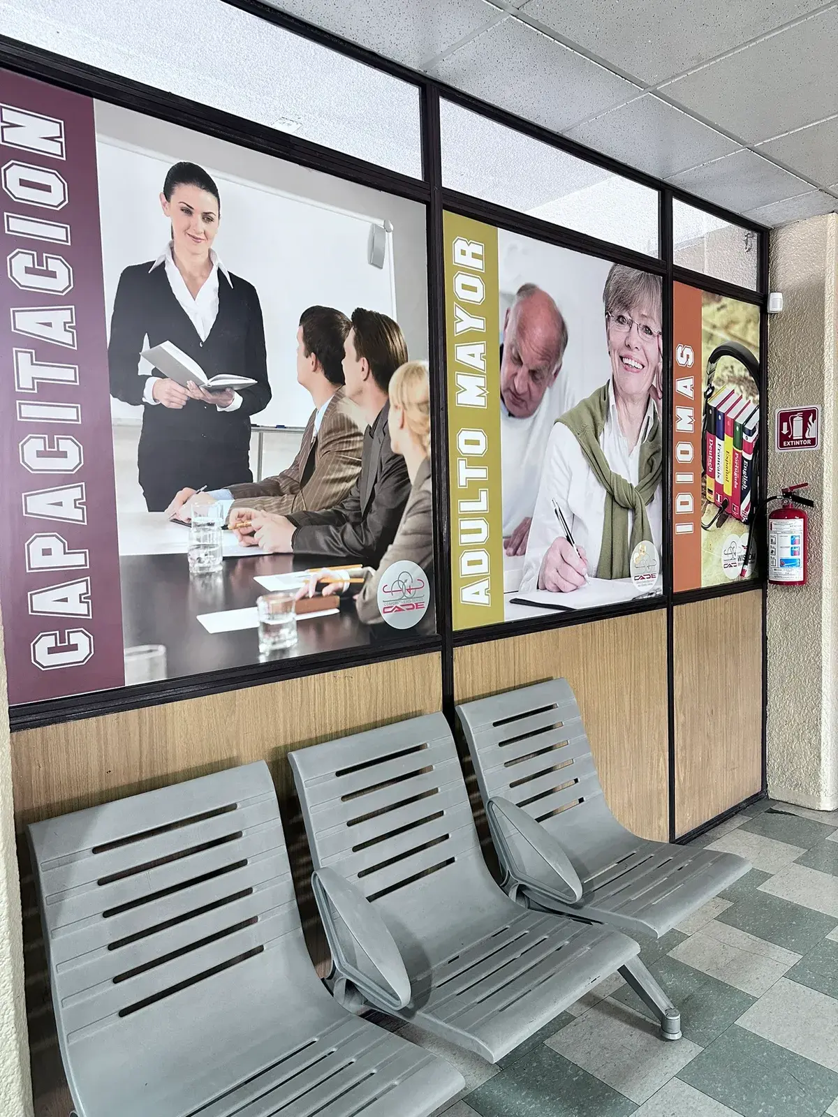 Recepción y sala de espera de CADE